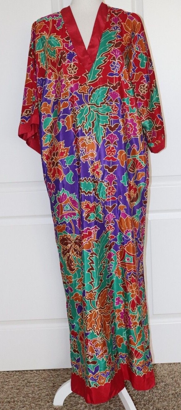 Vintage 1980’s Oscar De La Renta For Swirl Red Floral Mumu Caftan Size Small?