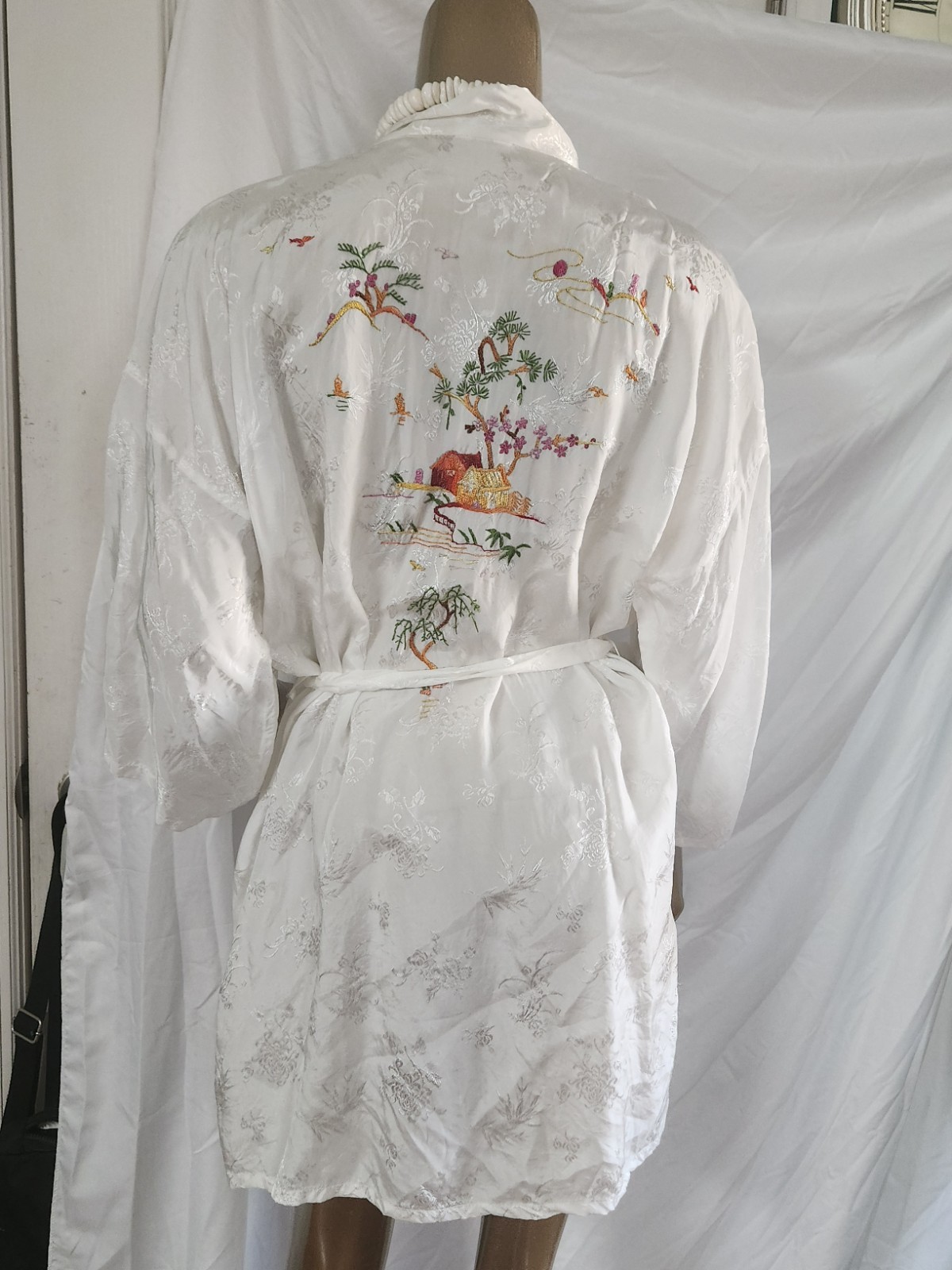 VTG GOLDEN BEES Embroidered Tea House Satin Rayon Kimono Robe SzL See Flaws