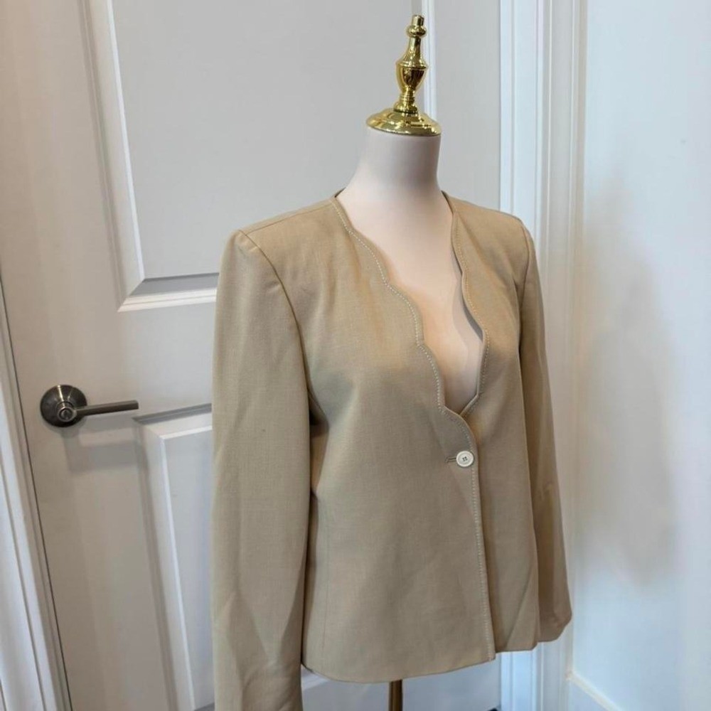 Vintage Harvé Benard Tan Single Button Blazer Scallop Neckline Size 10