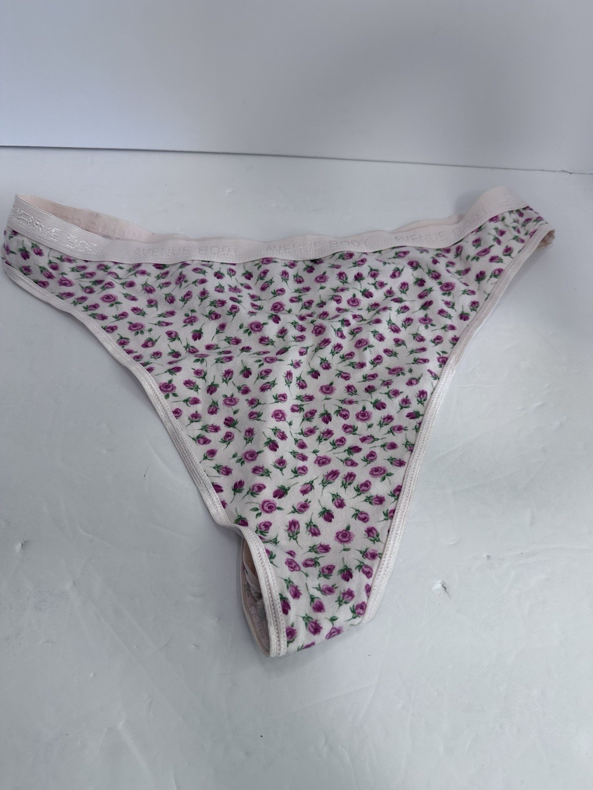 VTG Logo band Avenue body Floral thong Pink roses size 26/28
