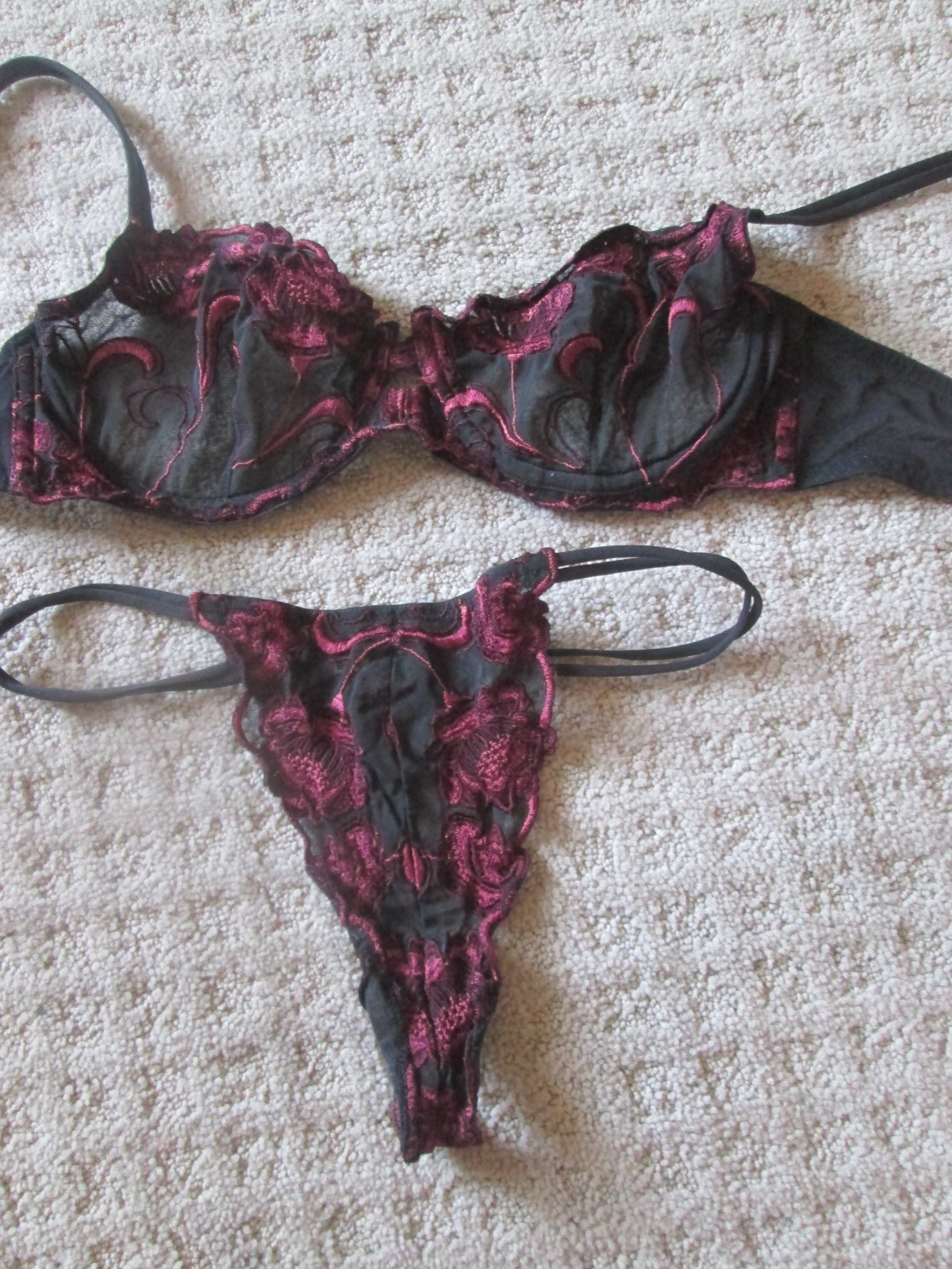 Victoria’s Secret 2002 Black Burgundy Floral Bra/ Matching Bottoms Set 34D Small