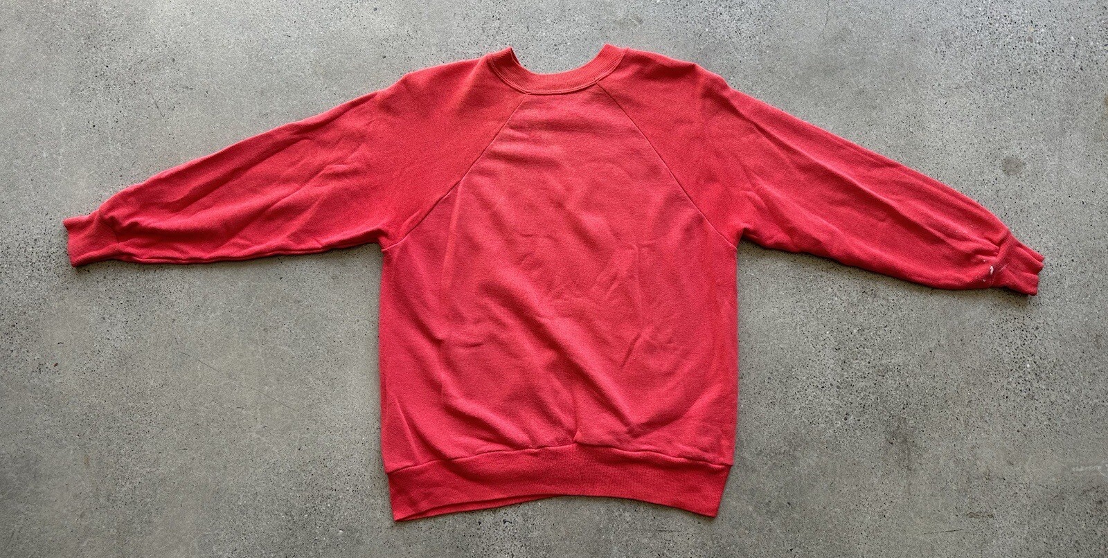 Vintage Embrasse-moi! Je Parle Francais / Kiss Me! I Speak French Red Sweater
