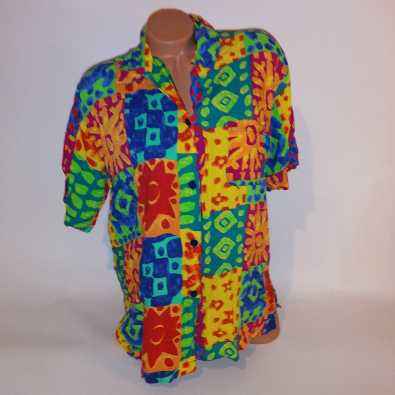 Vintage Hawaiian Shirt Button Front Medium Colorful Short Sleeve Collared