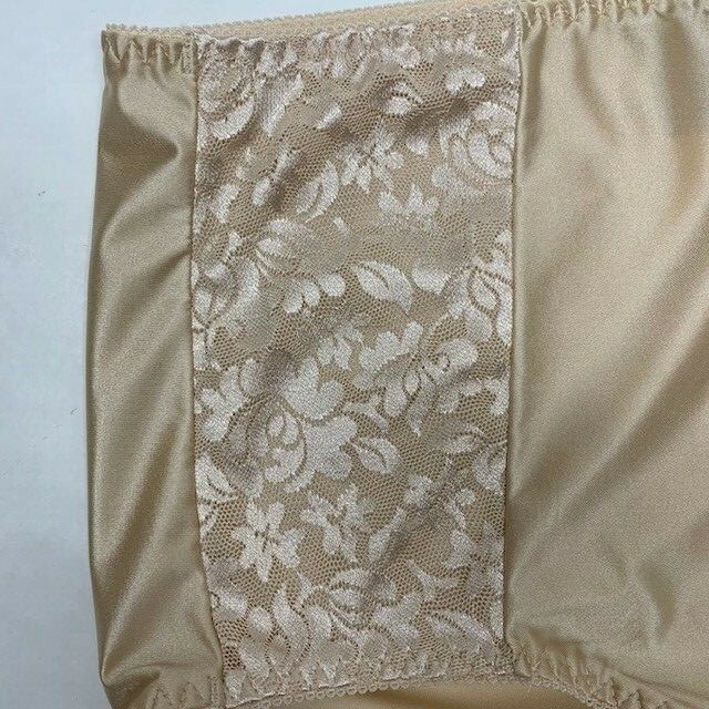 NWT Bali Pretty Beige Support Brief Panties w/Bow and Lace Insets. Size XL/8