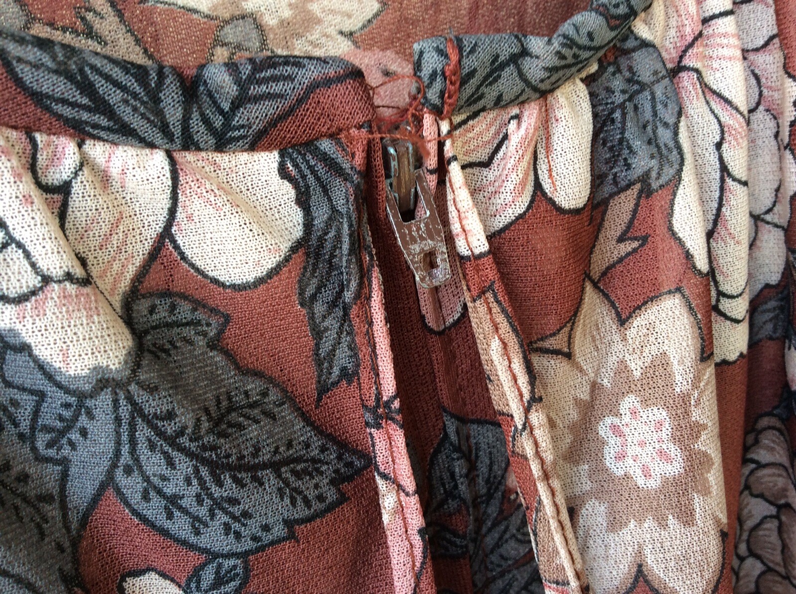 VTG 70s Tracy Floral Earth Tones Secretary Dress XS? Cape Flutter Disco 25″W