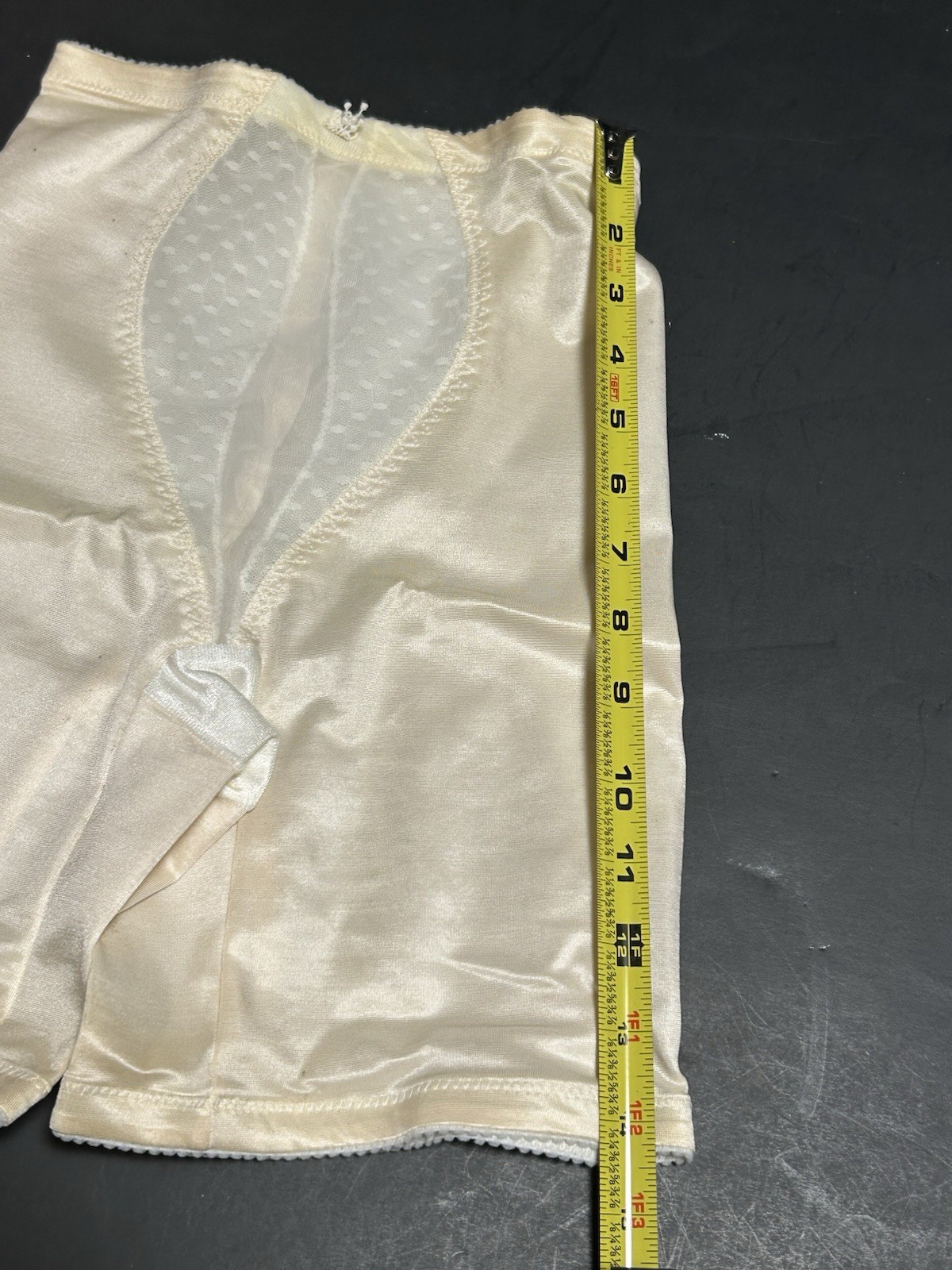 Exquisite Form Take Shape M Girdle P980