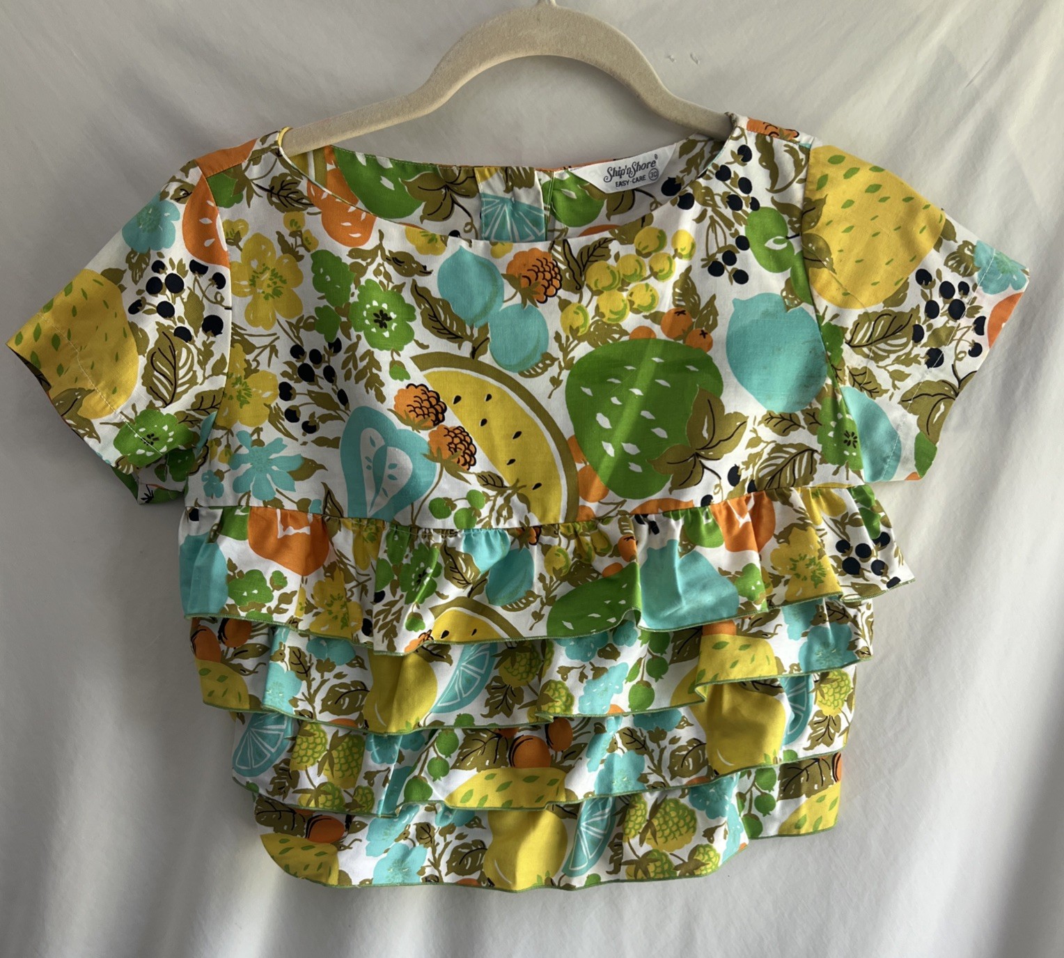 Vintage 60s Ship’n Shore Women’s Crop Shirt Back Buttons Ruffles Fruit Size S/M