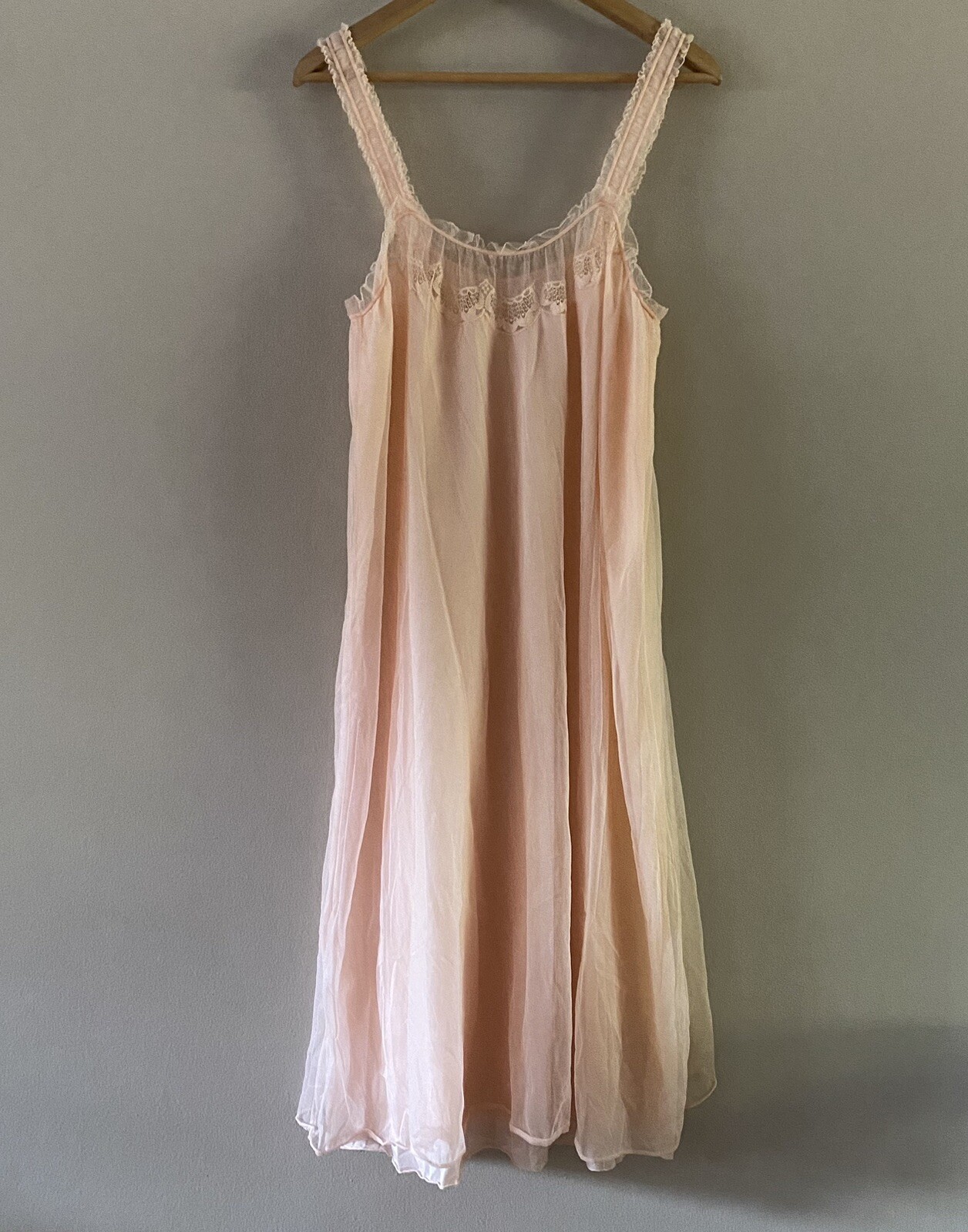 Vintage Van Raalte 1950s Nylon Peach Lace Trim Lined Nightgown Fairy Size 34