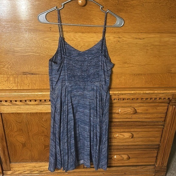 Old Navy Boho Coastal Blue White Wavy 90s Y2K Stripe Sundress Smocked Back Midi