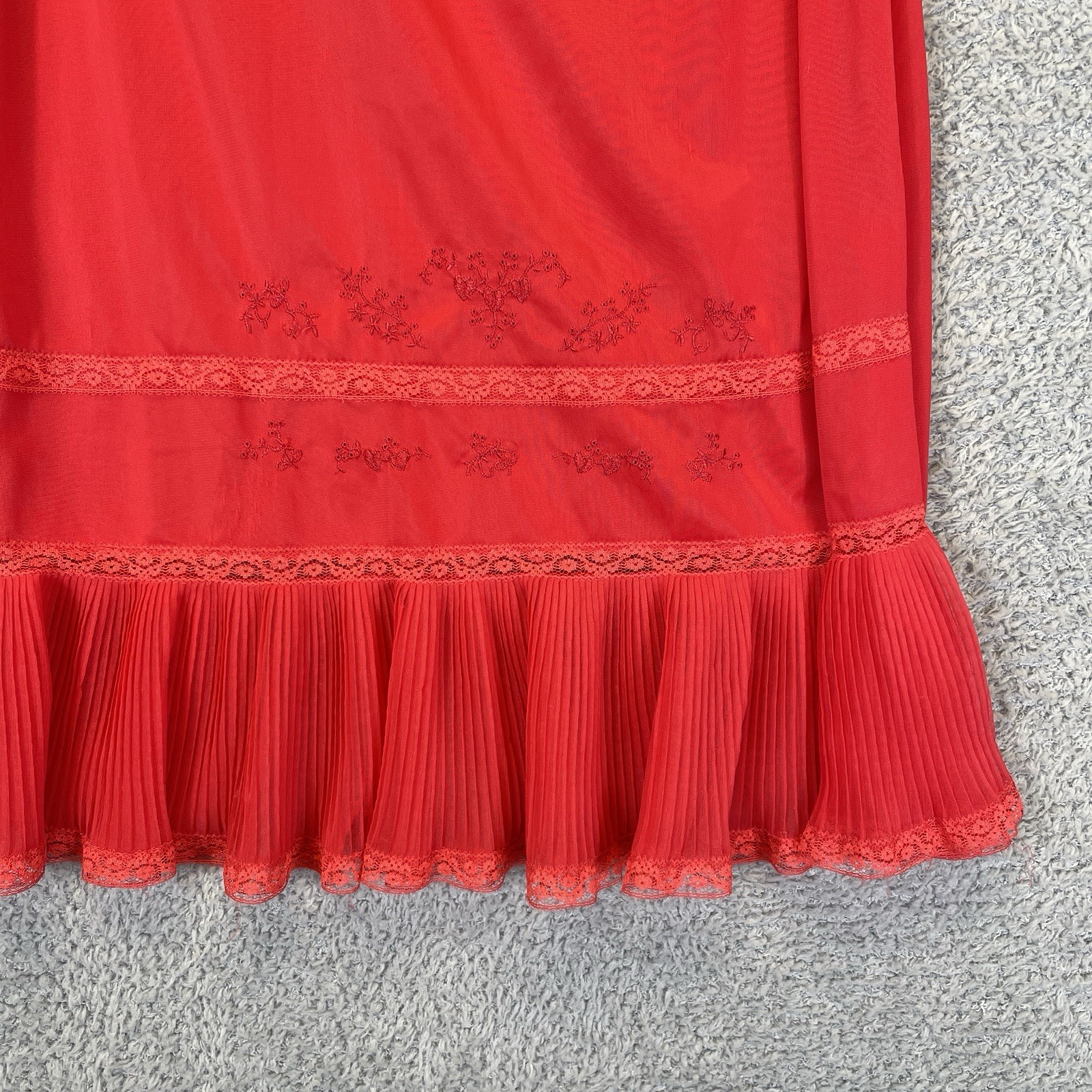 Vintage Nan Flower Originals Red Embroidered Pleated Half Slip Skirt Size Small