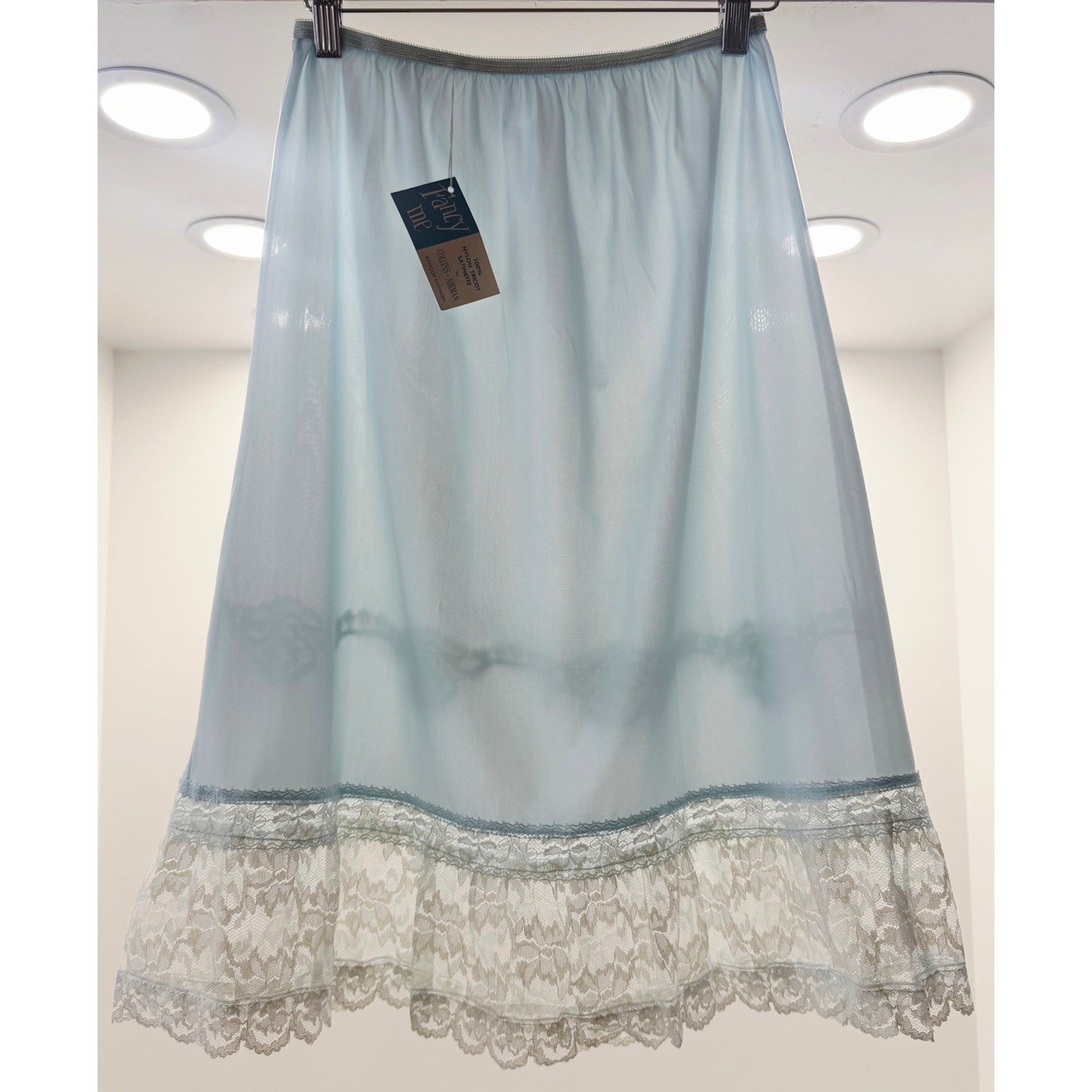 VINTAGE *NEW* 1960’s Collins Aikman Women’s Lt Blue w/Lace Trim Slip Skirt Sz L