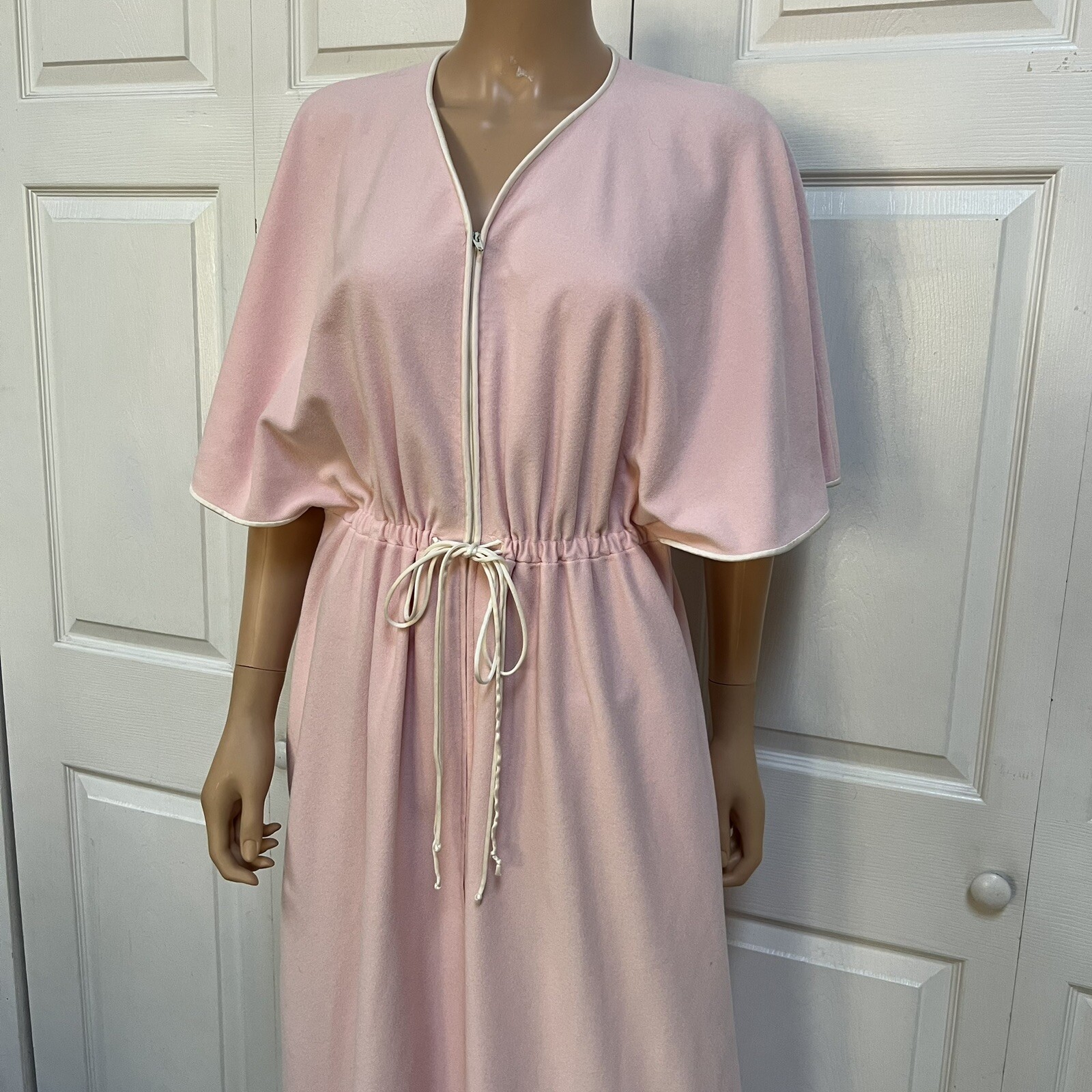 70-s Vanity Fair Pink Robe Drawstring 3/4 Zip Size M