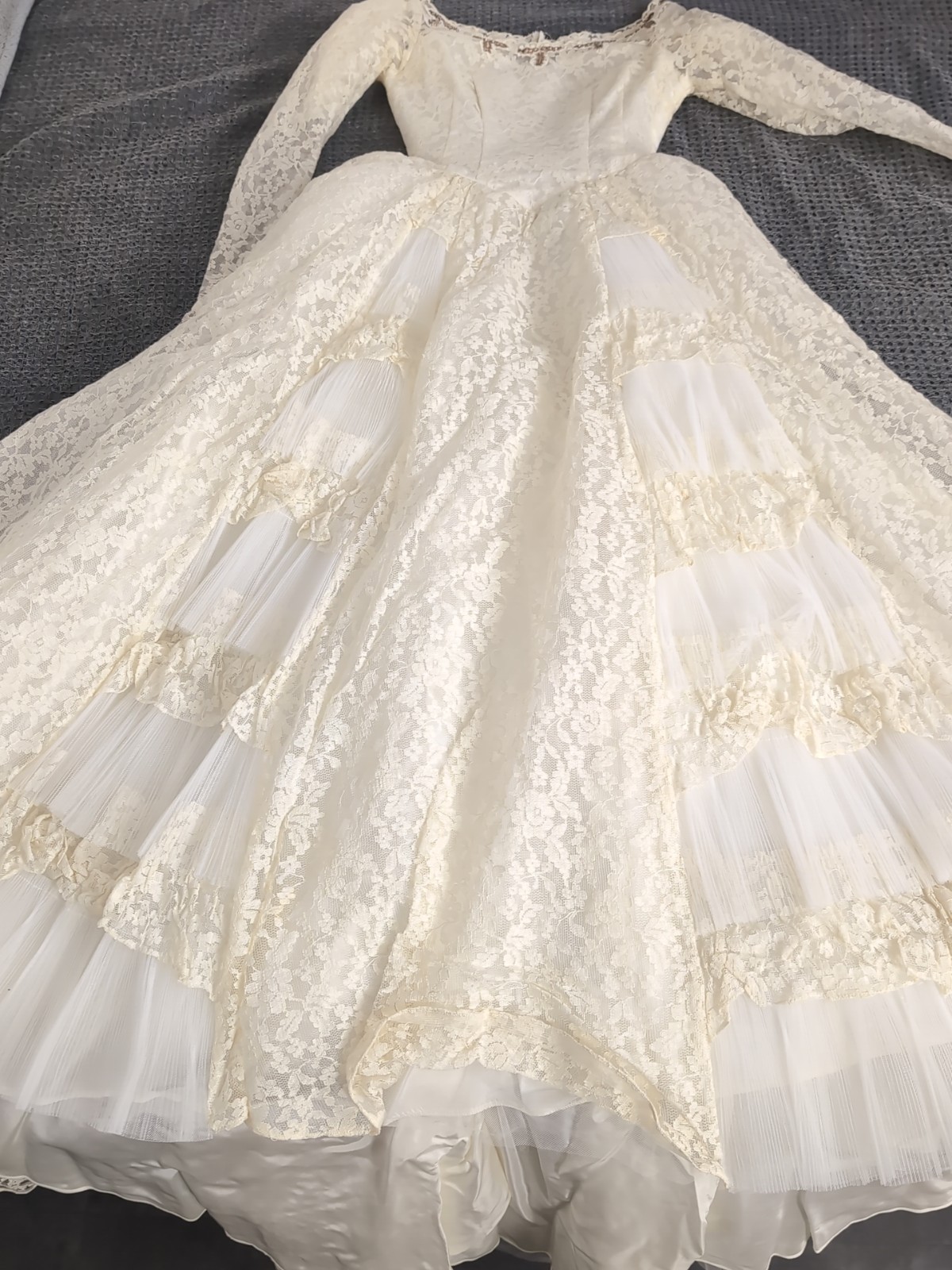 50’s Lace & Pleated Tulle Long Sleeved Princess Prairie Wedding Dress Beads