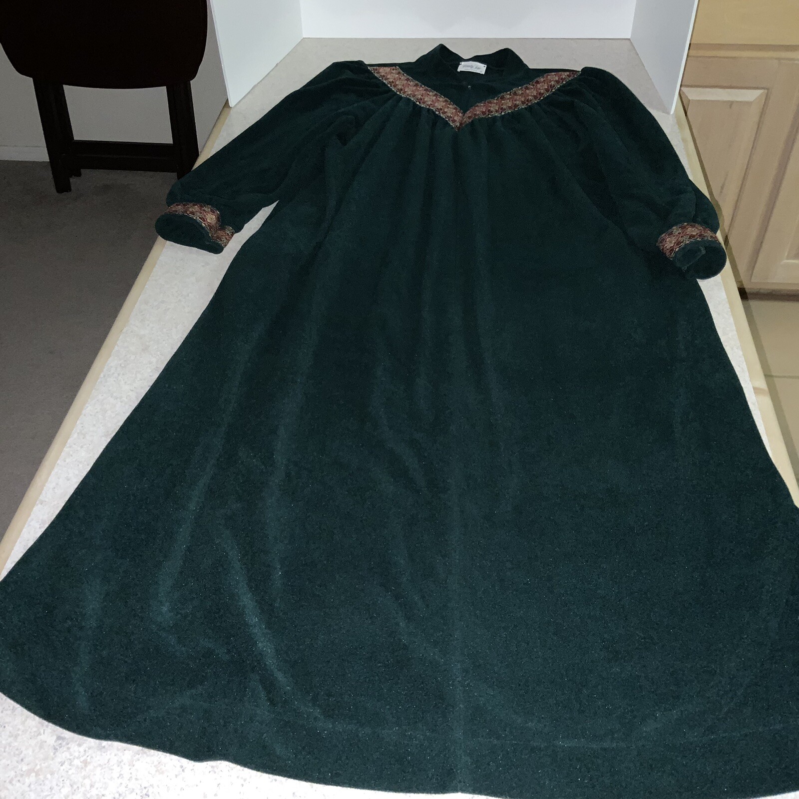 Vanity Fair Vintage Green Velour Robe Gold Floral Trim Ladies Md Pockets USA