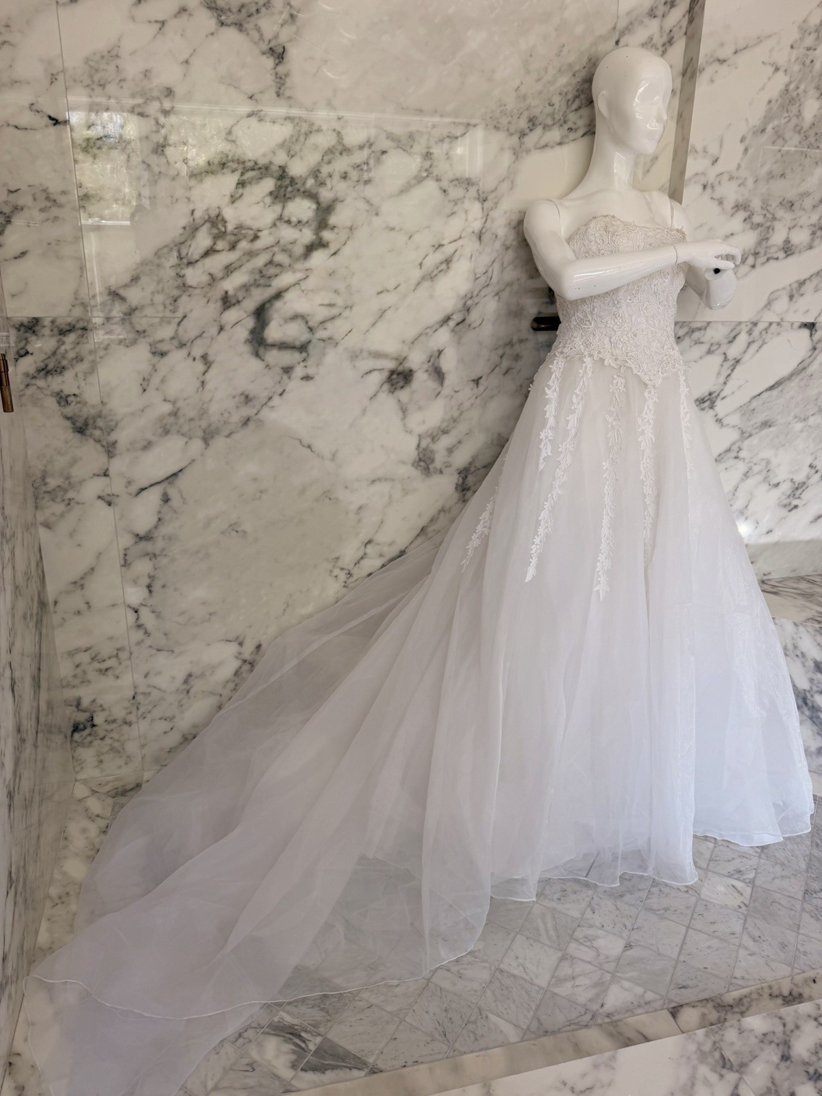 NEW Sample Wedding Dress Size 8 Lace Corset Bridal Gown Cathedral Train Ivory