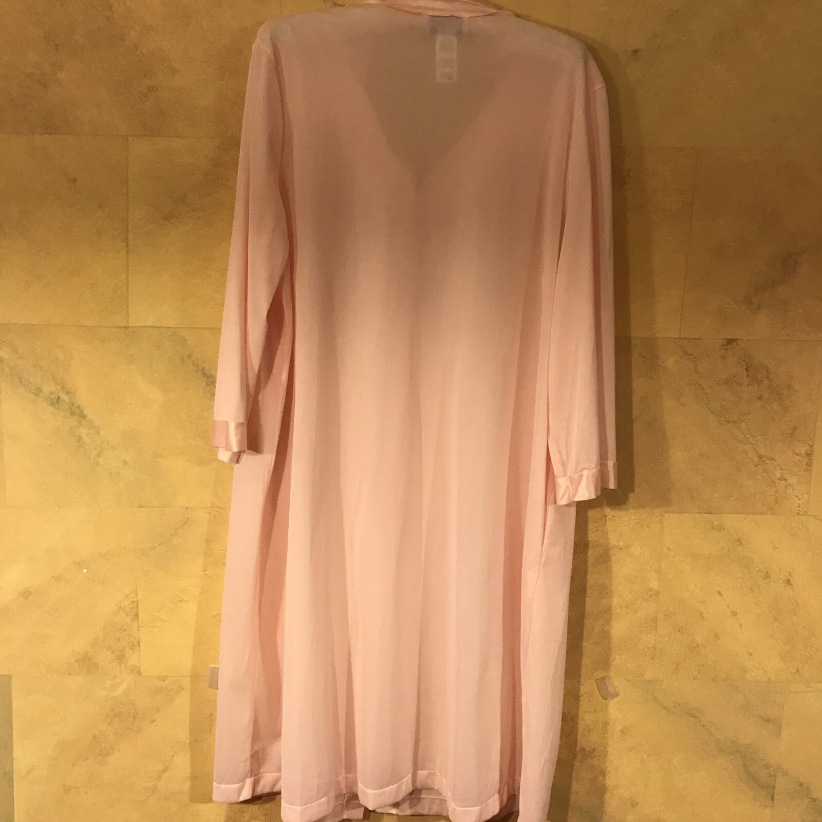 New Vanity Fair Med Robe Pink Champagne Button Pocket Soft Nylon Lace 18” Sleeve