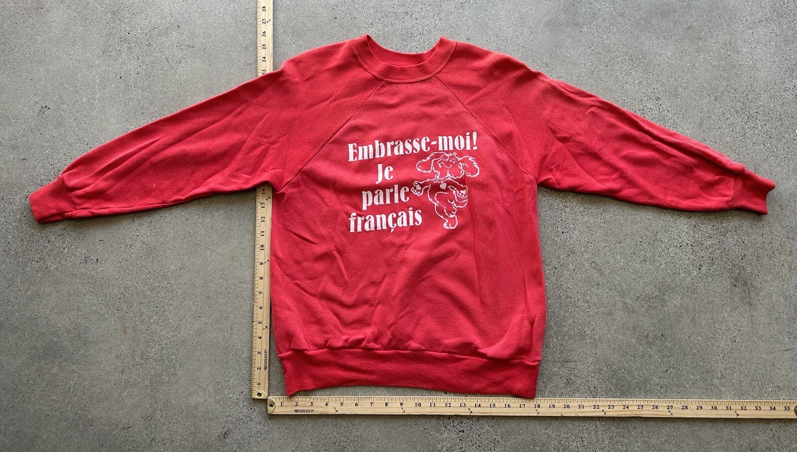 Vintage Embrasse-moi! Je Parle Francais / Kiss Me! I Speak French Red Sweater
