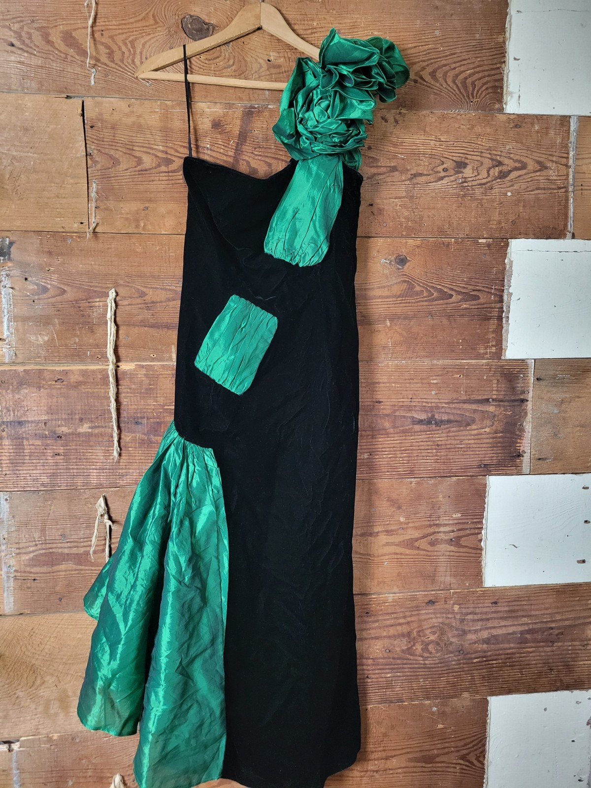 Vintage 1980s-90s LILLIE RUBIN Black Ruffled Shoulder Evening Long Dress Formal