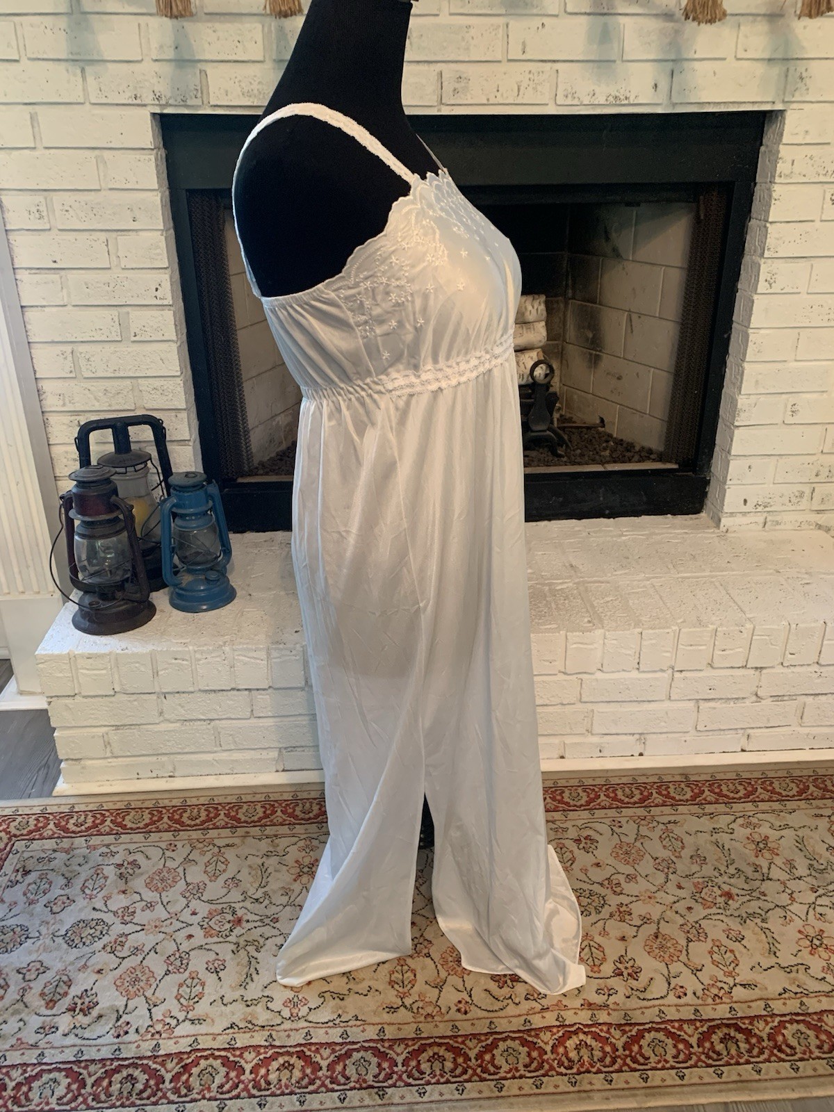 SWEET !! VTG 80’S USA SPOTLIGHT LONG MAXI NIGHTGOWN SZ M BLUE SLITS EMBROIDERED
