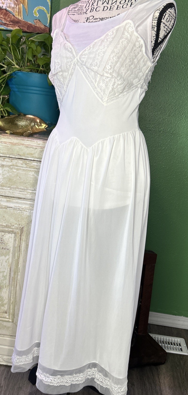 Vintage Luxite by Kayser White Nylon Lace Nightgown Slip Sz 32 Gathered Waist