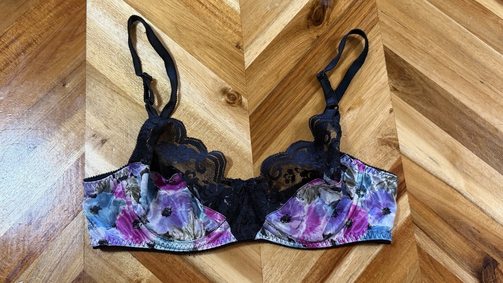 Vintage Chantilly By Maidenform 34B Floral Lace Underwire Bra USA Coquette Retro