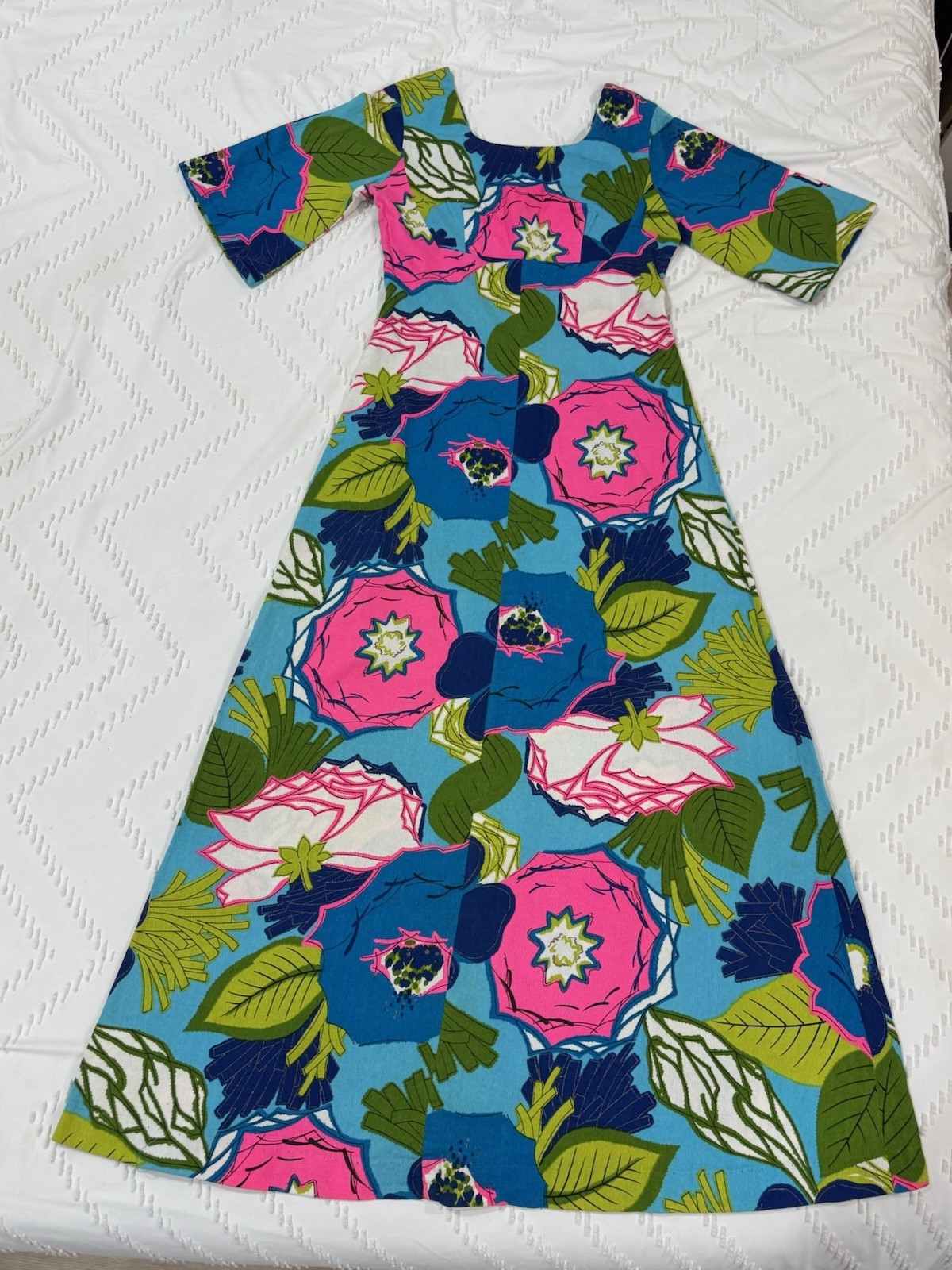 Vintage 1960s Floral Cotton Maxi Ui-Maikai Hawaiian Dress Tiki Flutter Sleeve