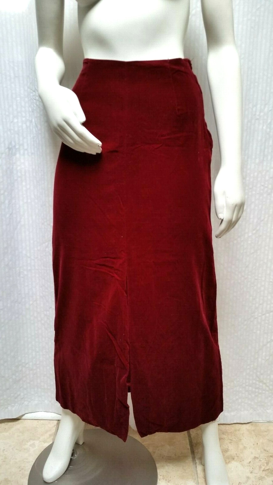 Vintage PEERLESS OF BOSTON Maroon Velvet SKIRT – Waist 24 inches – EUC