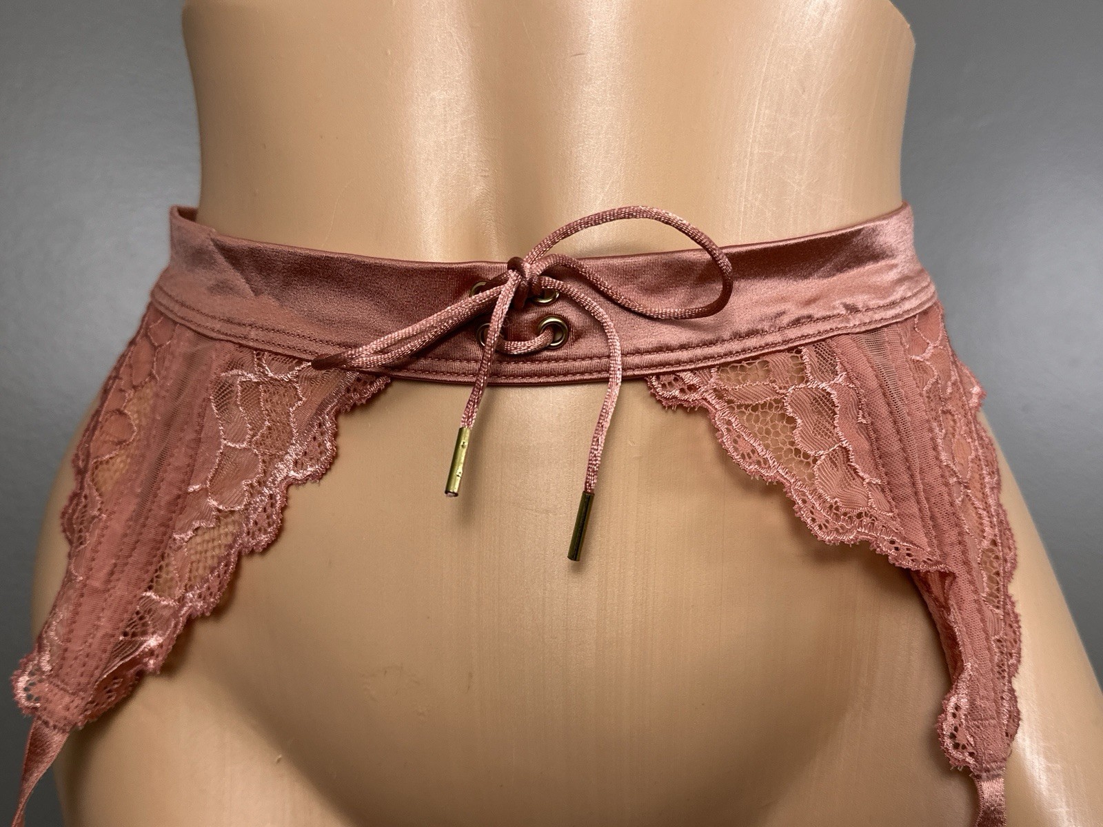 Vintage Victoria’s Secret Garter Belt M/L Dusty Rose Lace Up Satin 229059 NWOT