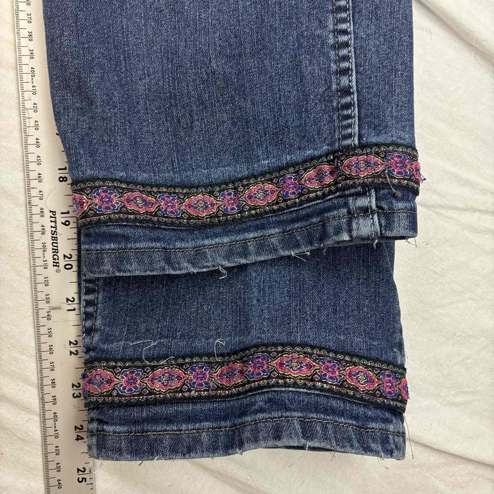 Lee Riders Womens Bootcut Jeans Embroidered Hem Vintage 2004 Relaxed Fit Size 6