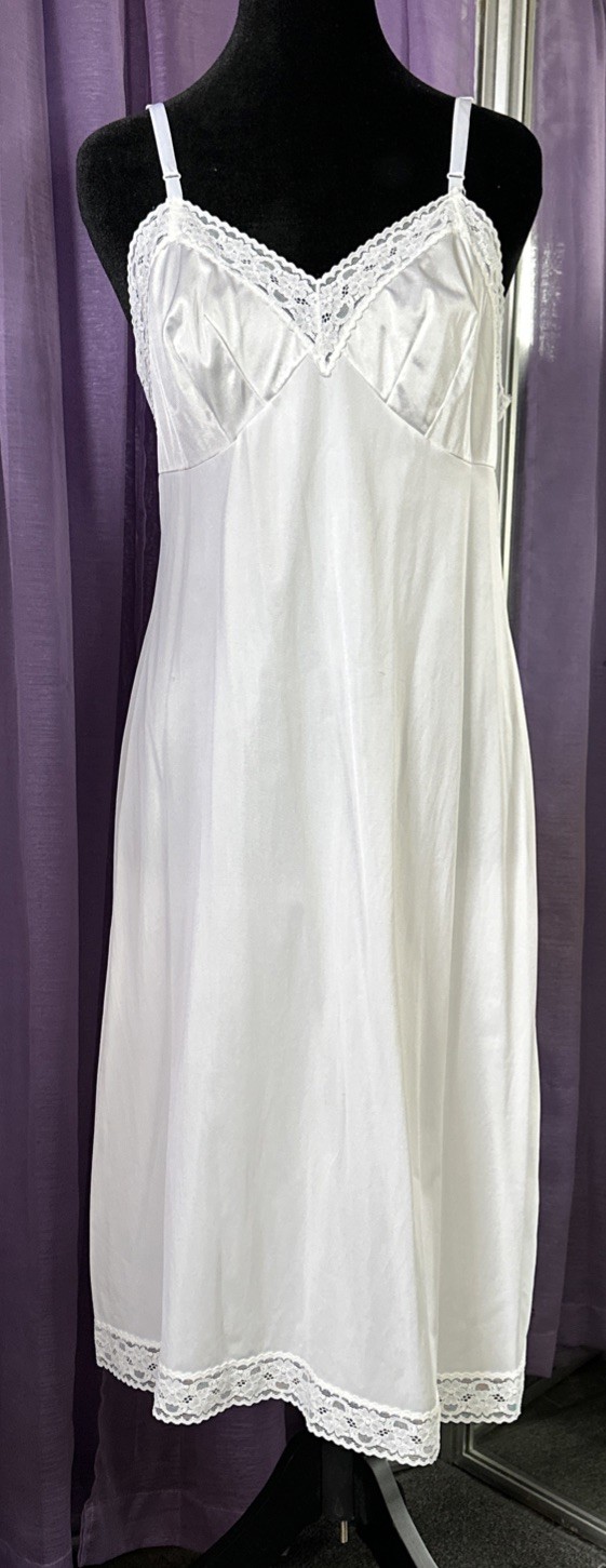 Vintage Vanity Fair Nightgown Size 36/ 24” All Nylon Lace Lingerie