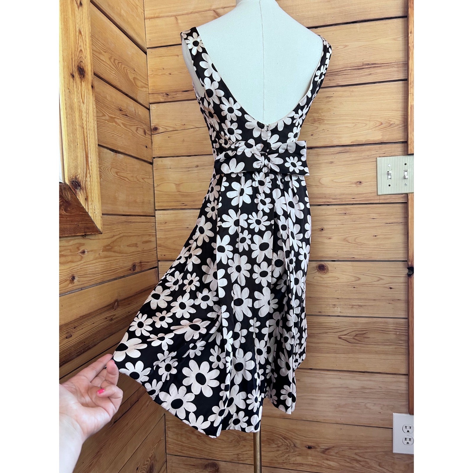 Vintage Satin Floral Shift Dress Womens Small Black White 60s Mod Wiggle Algo