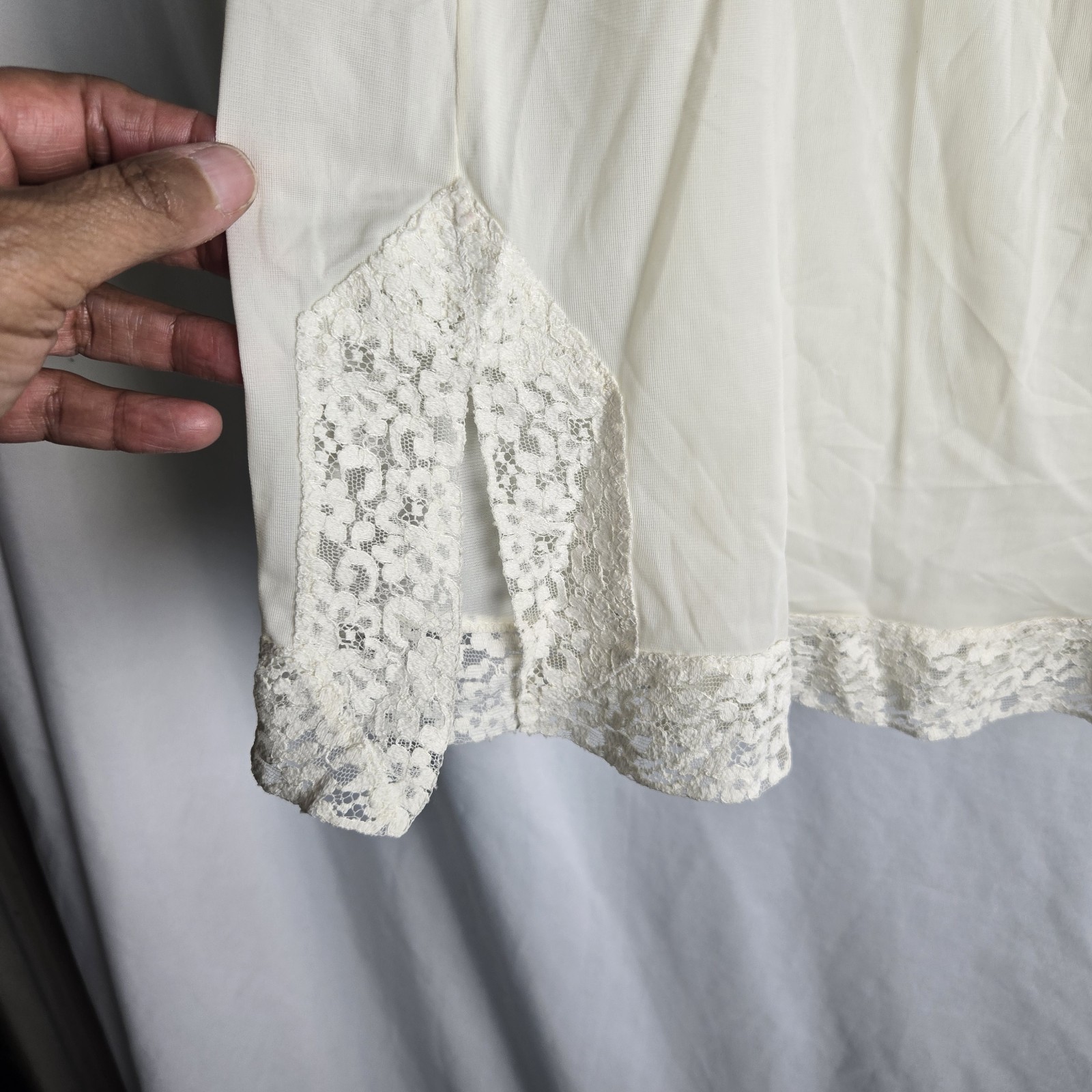 Vintage 60s Dutchmaid Knee Length Nylon Slip Womens Ivory Side Slits Lingerie