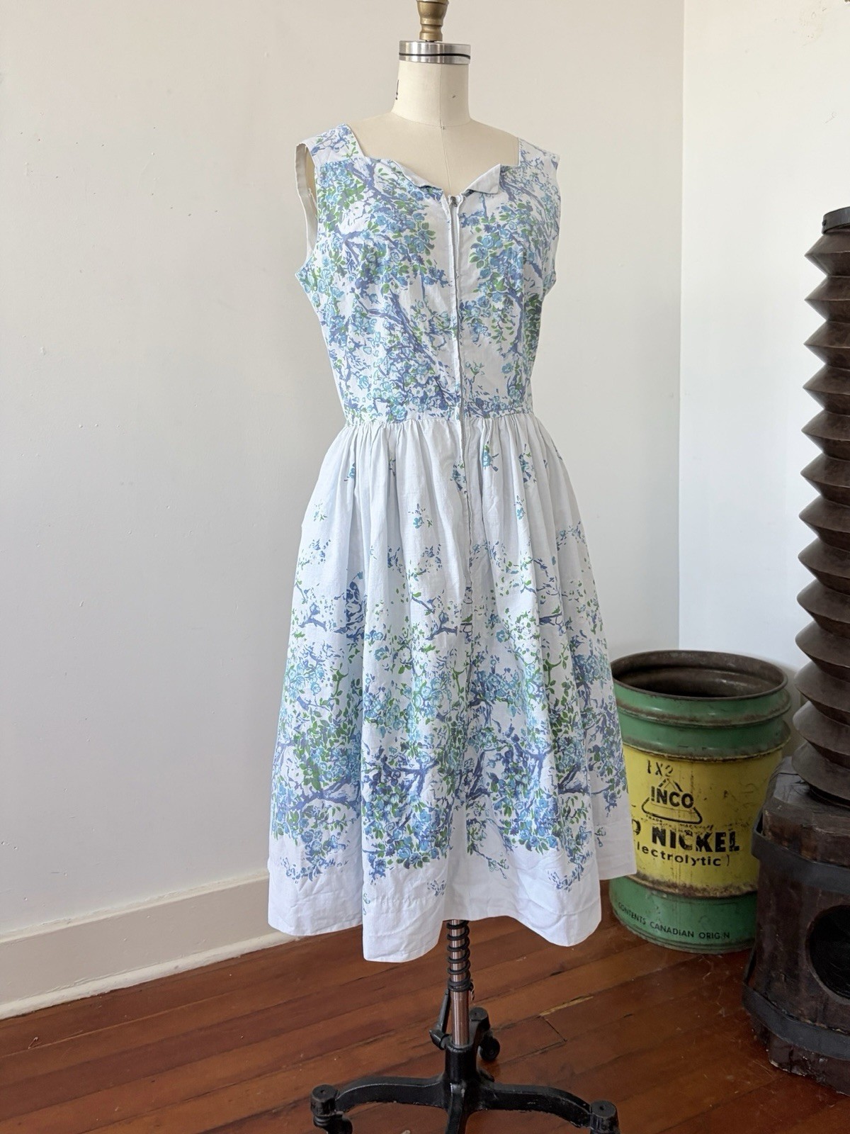 1950s Border Print Floral Cotton Day Dress Full Skirt Front Metal Zip Pocket 40s