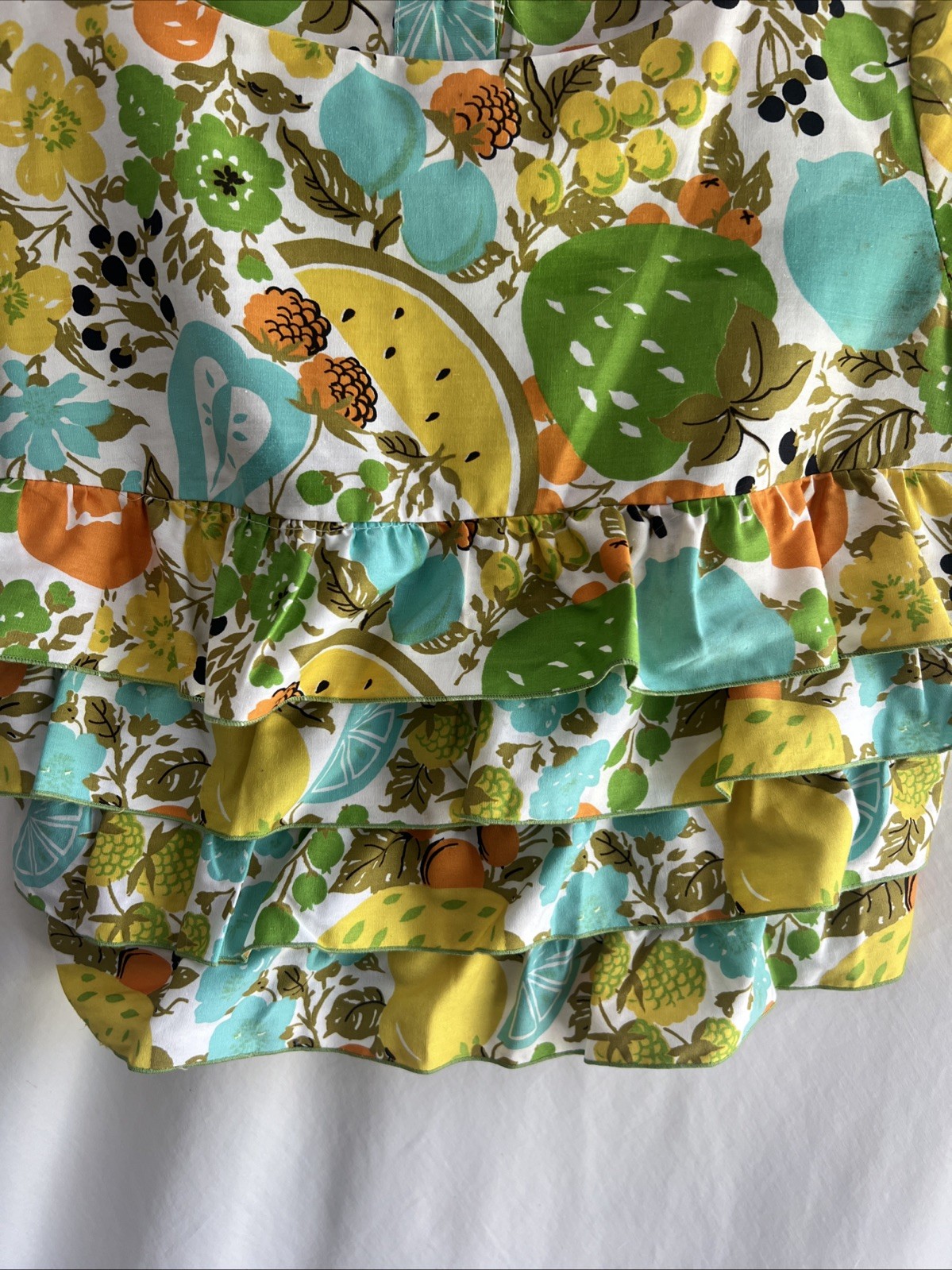 Vintage 60s Ship’n Shore Women’s Crop Shirt Back Buttons Ruffles Fruit Size S/M