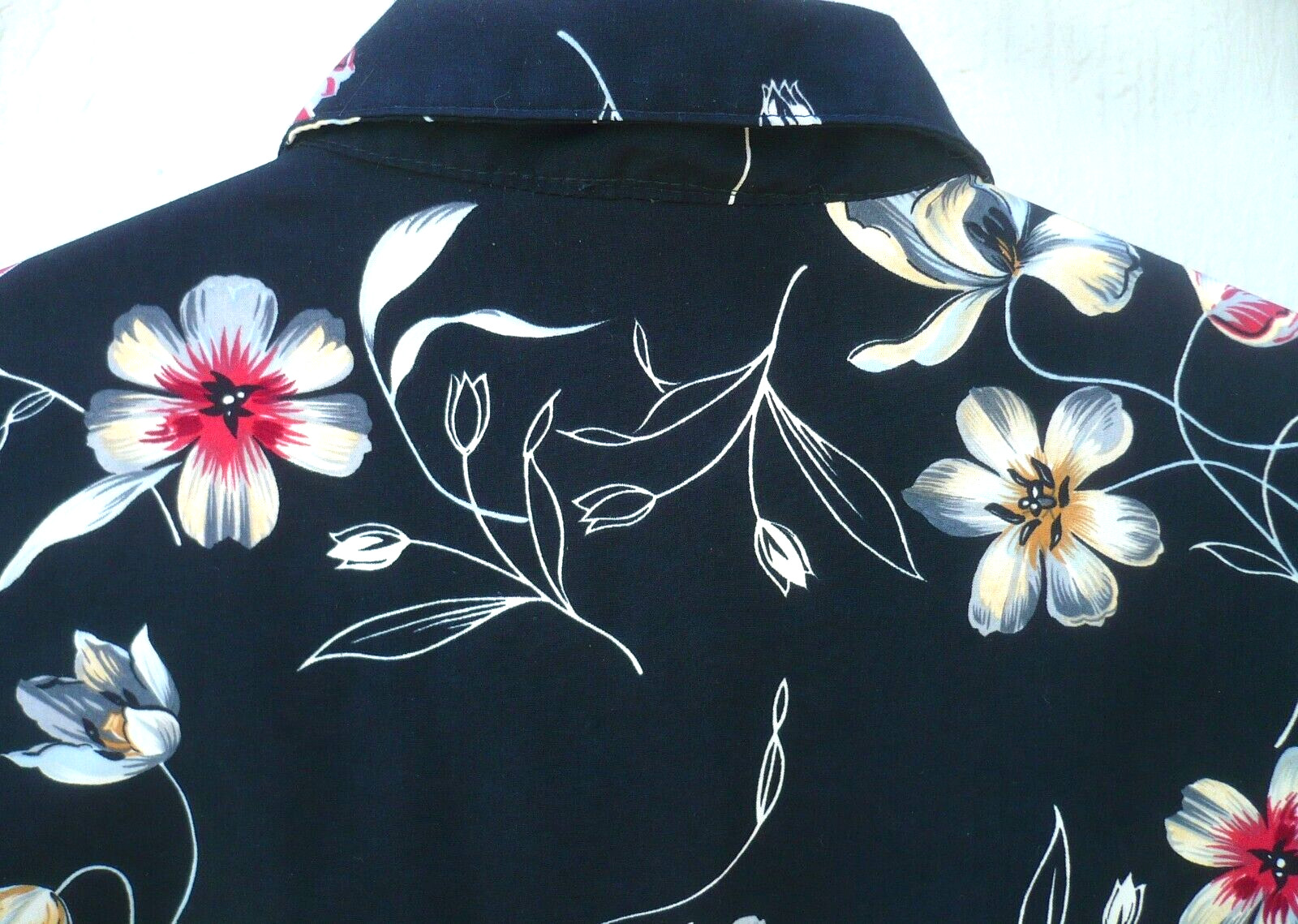 VTG 80S 2X IVORY RED FLORAL IRIS TULIP BLACK SILKY BUTTON UP SHIRT BLOUSE LADY