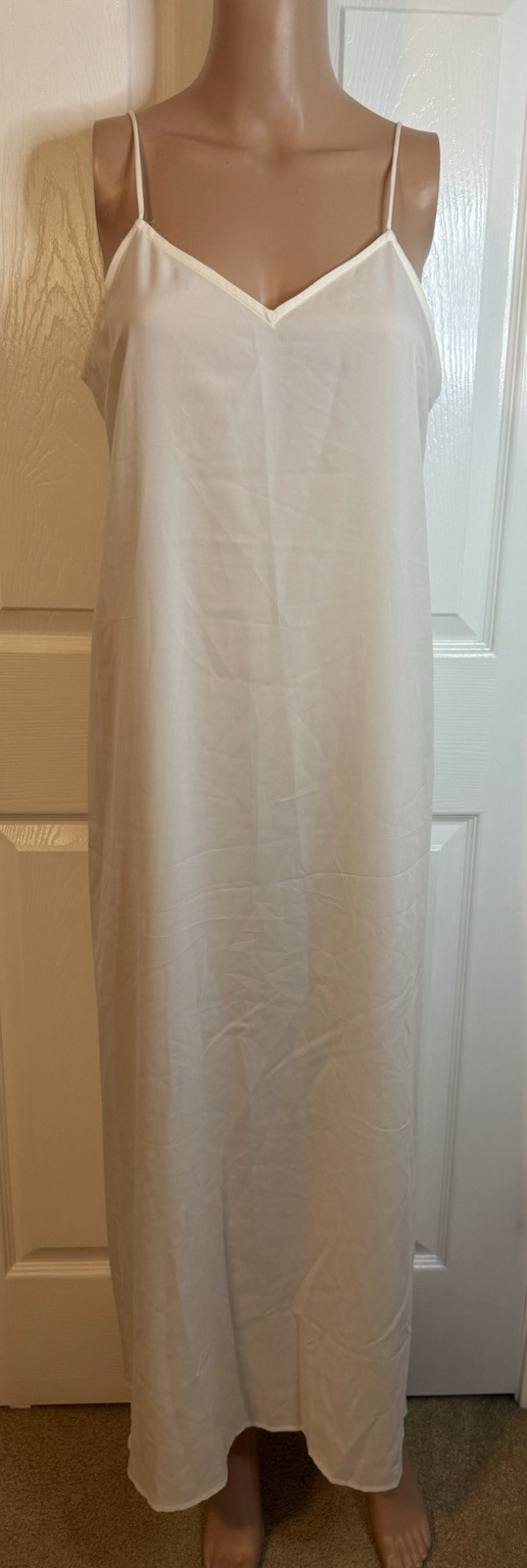 Nordstrom Ivory Pristine 100% Polyester Slip-Size Small-NWT