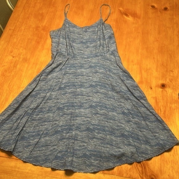 Old Navy Boho Coastal Blue White Wavy 90s Y2K Stripe Sundress Smocked Back Midi