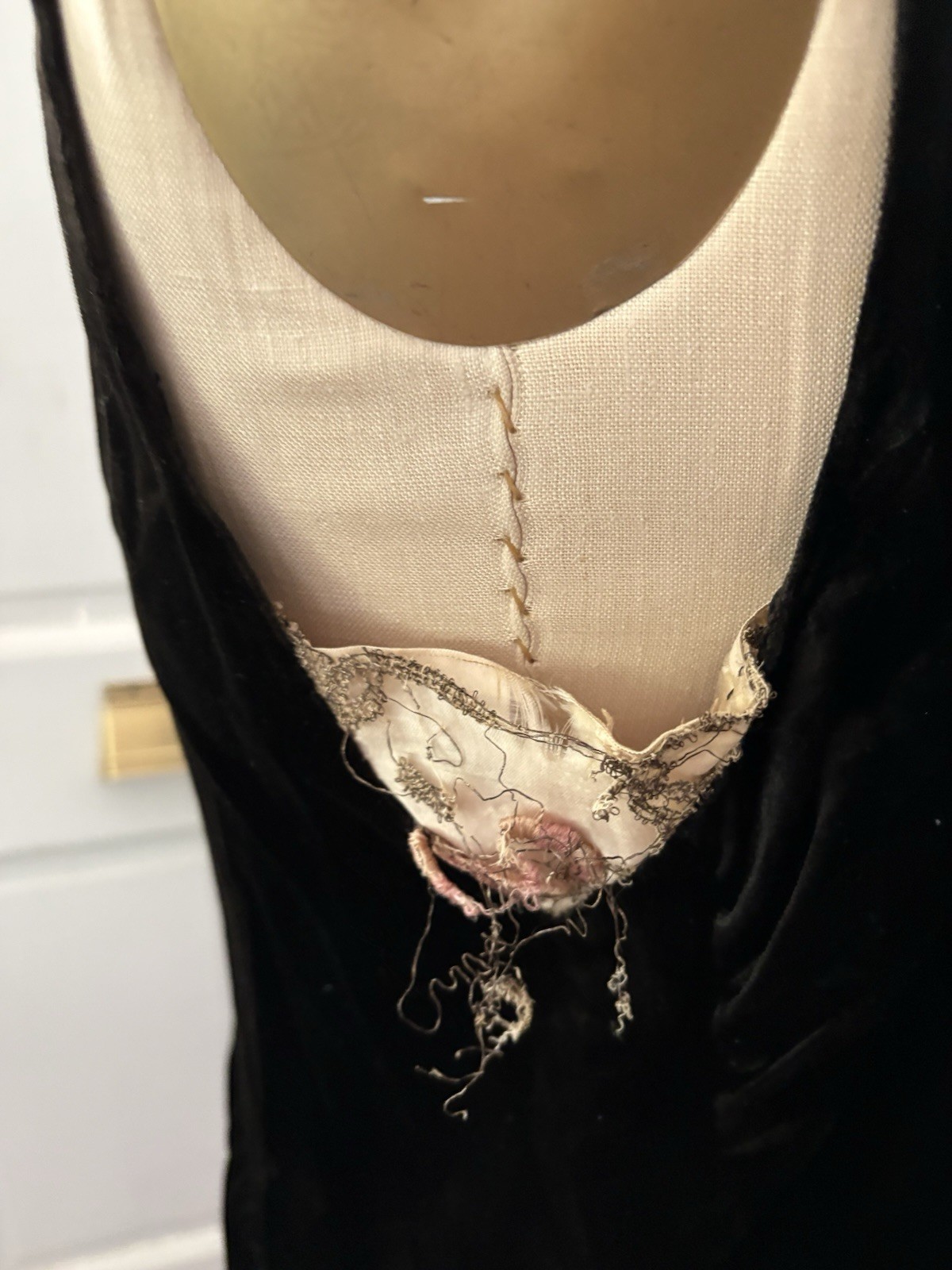 Vintage 1920’s Flapper Art Deco Black Dress w Lace Metalic Lace Accents M/L