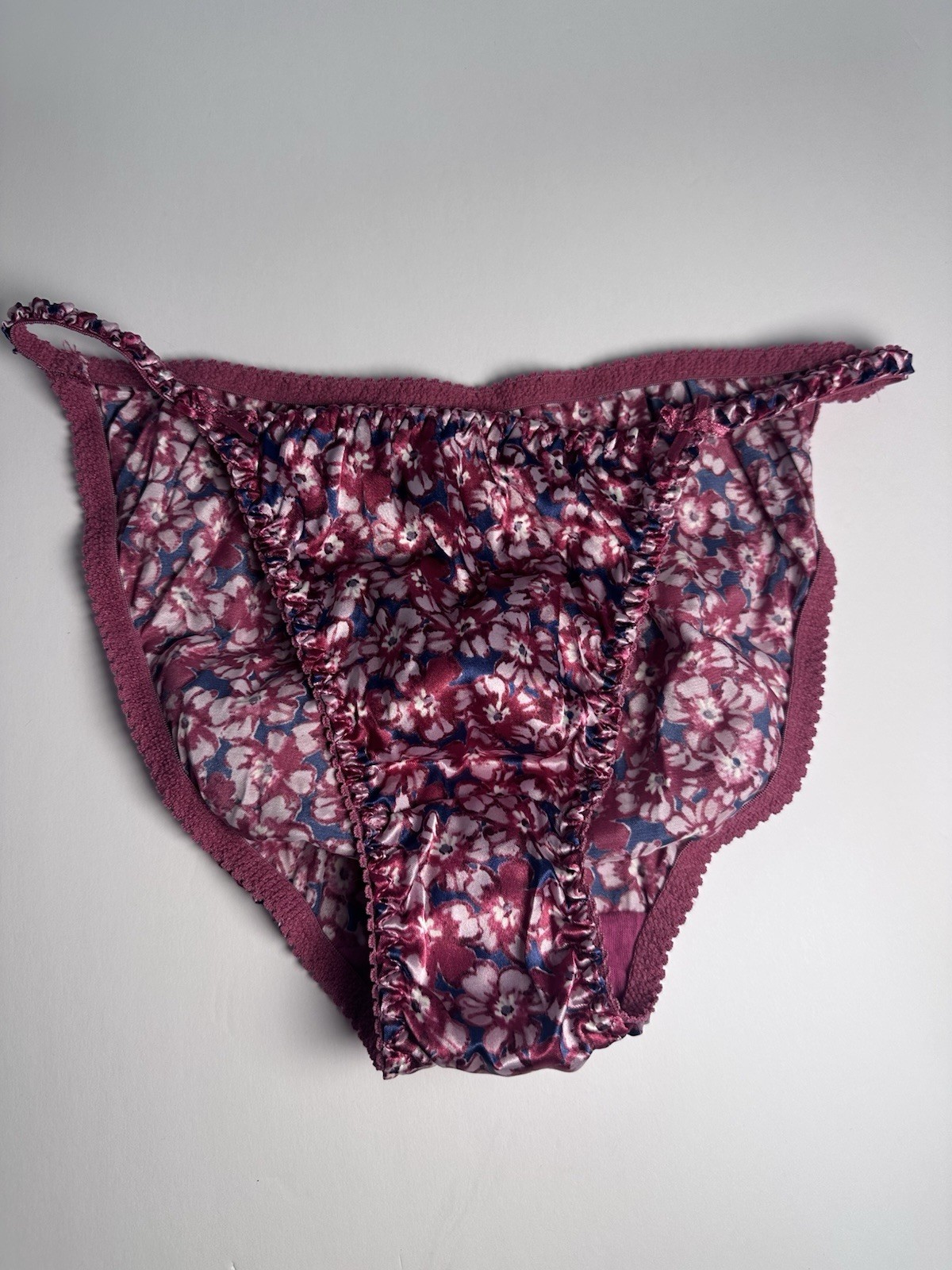 Vtg String Bikini PANTIES Liquid SATIN Second Skin Bow 6/M Mauve Pink floral