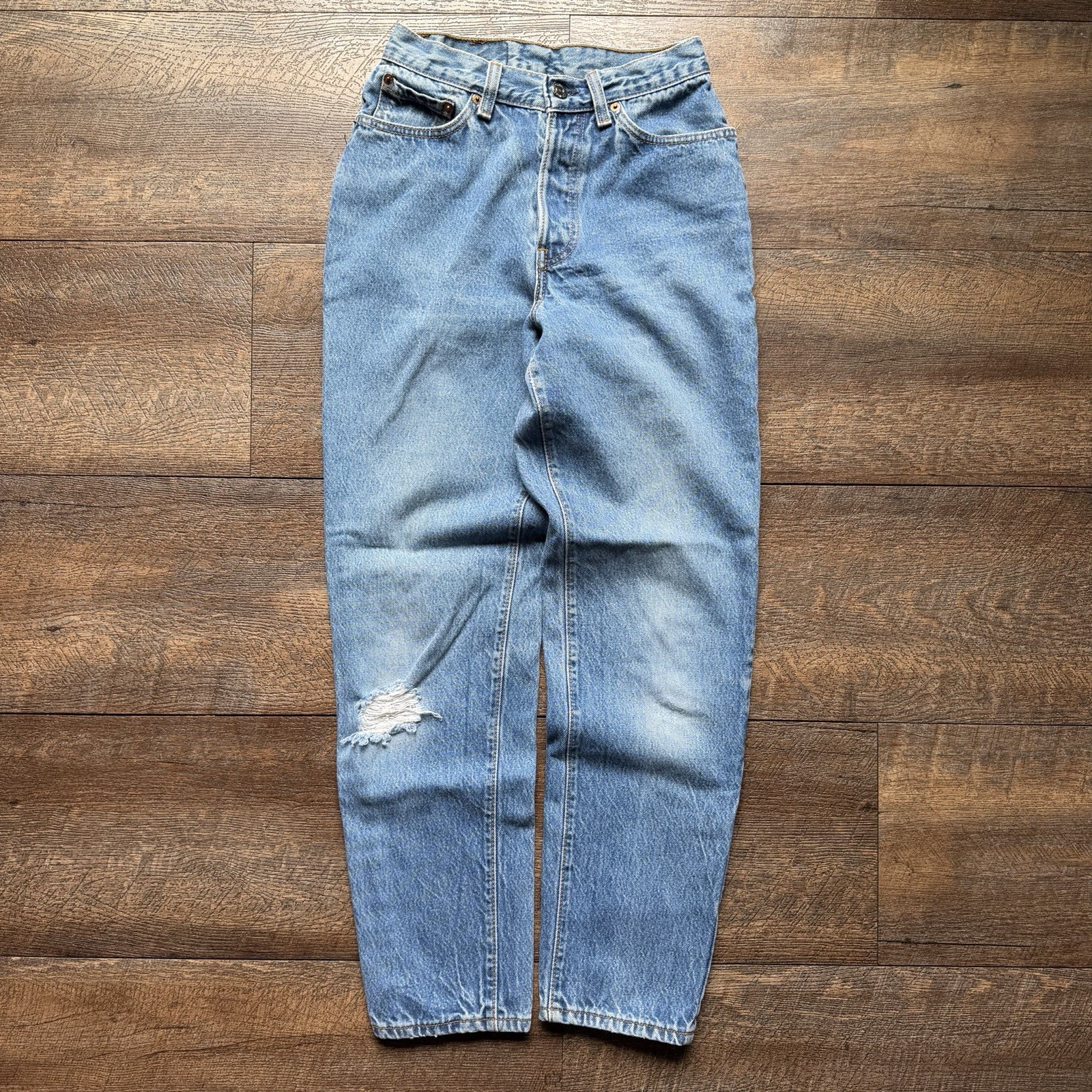 Vintage 1980’s Womens 7 (24”) Levis 544 Made In USA Worn Light Wash Jeans