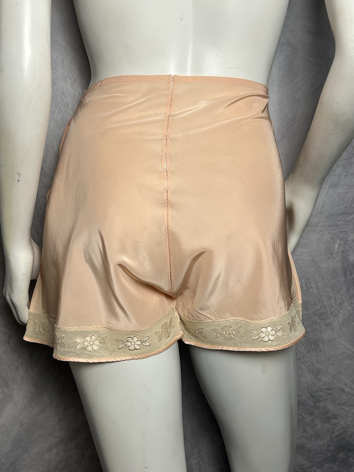 Vintage 1930s/40s Tru Form Miss D. Benay Pale Pink Tap Shorts Lingerie Knickers