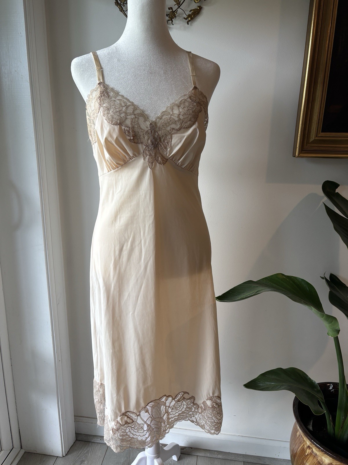 1950S GLAM “VAN RAALTE” FULL SLIP, OVER THE TOP GORGEOUS LACE, 36, BLUSH COLOR