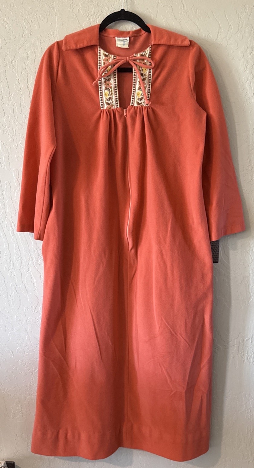 VTG Montgomery Wards Floral Embroidered Orange Housecoat Robe Sz 11 Union Made