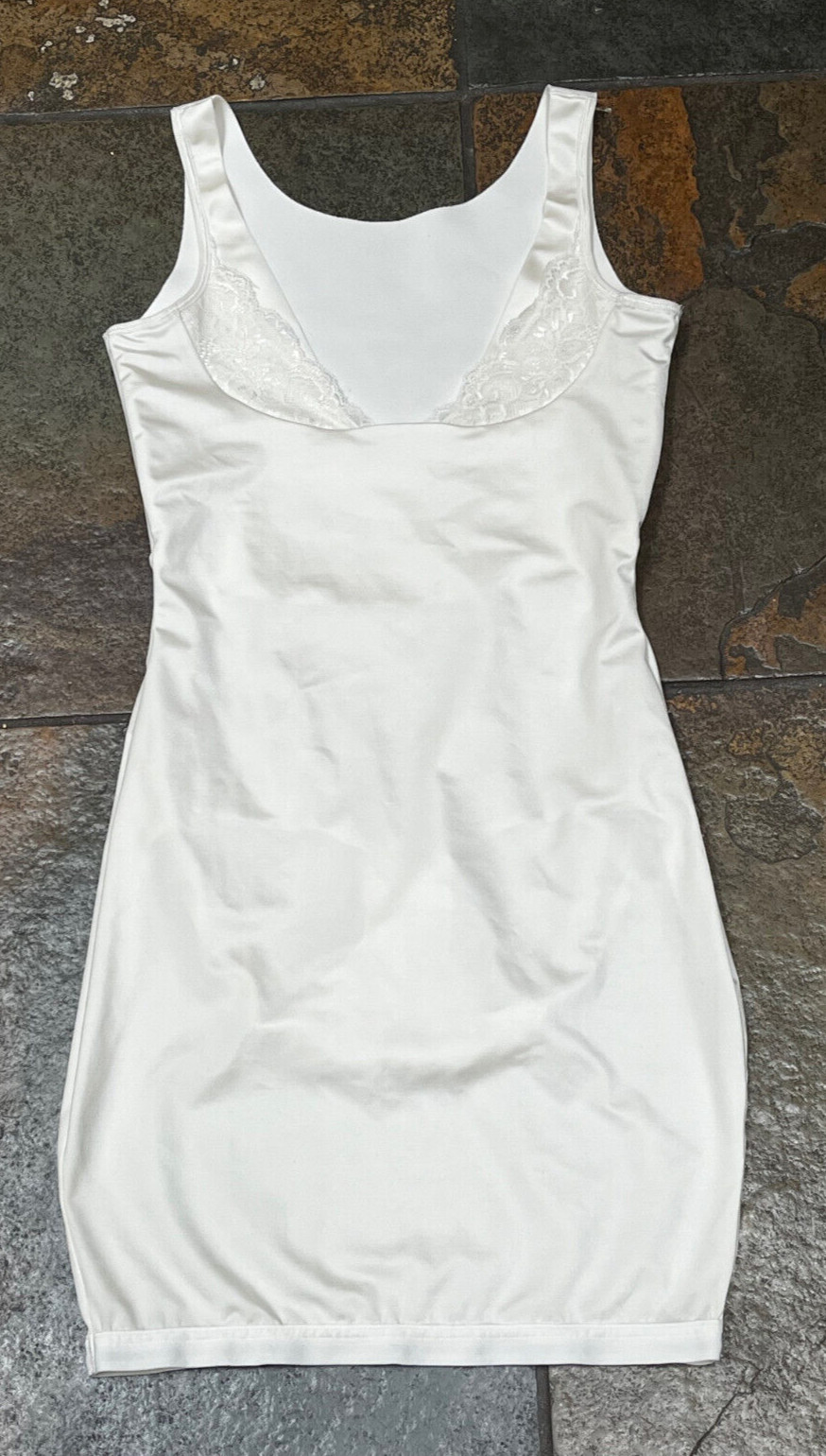 324 Maidenform Flexees Medium Ivory WYOB Firm Control Full Shaper Skirt #FL1269
