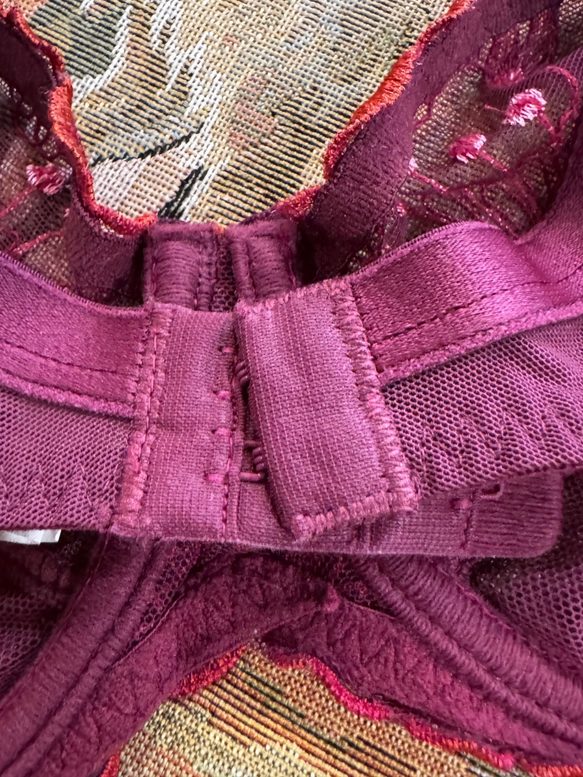 VINTAGE SIMONE PERELE ~ MERLOT EMBROIDERED FLORENCE UNDERWIRE BRA ~ SIZE 34C
