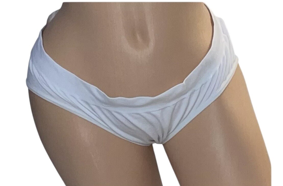 Barely There White Silky Soft Panties Womens L/7 NWOT