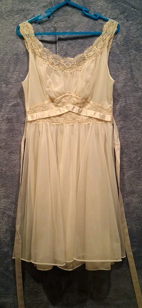 Vtg VF Babydoll Gown Womens Sz 36 Negligee Lingerie Hollywood Glam Peignoir