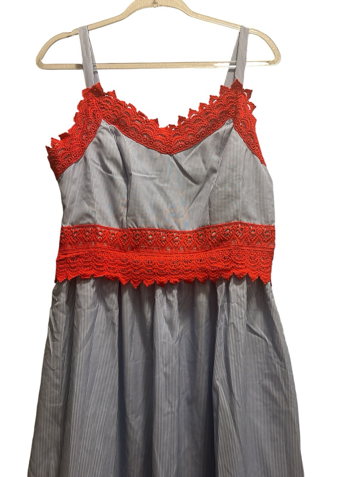 1950s Audrey Hepburn Style crochet Sweetheart Neck Lace Sleeveless Knee Length.