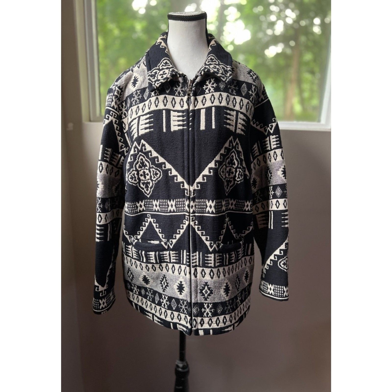 Vintage ’90s Fashion Bug Aztec/Southwestern print blanket jacket. Size L.