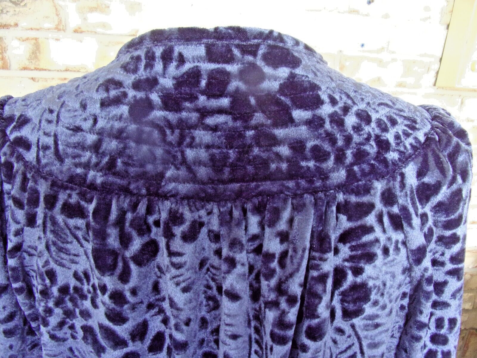 SIMPLY BASIC SZ S WARM SOFT CUT VELVET VELORE YOKE FRONT ZIPPER ROBE